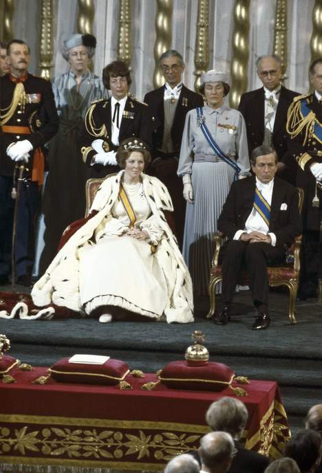 #Mantelzorg = #mooiwoord bij #abdicatie en #inhuldiging @Volkskrant